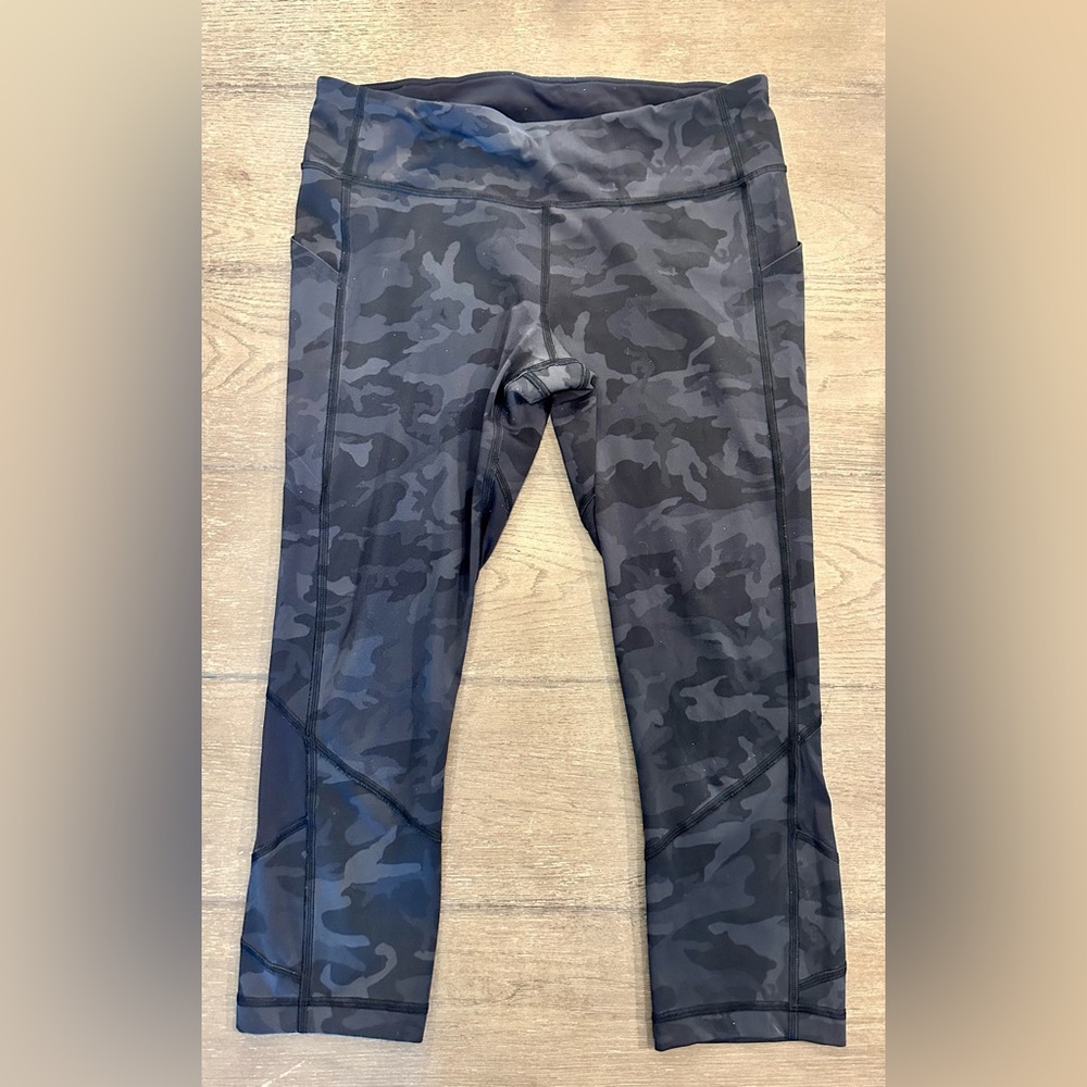 Lululemon Athletica Black Camo Leggings, size 10